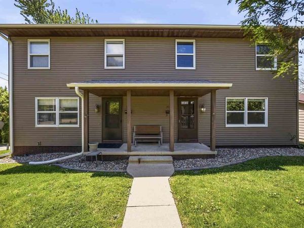 350 & 352 3rd Ave, Marion, IA 52302