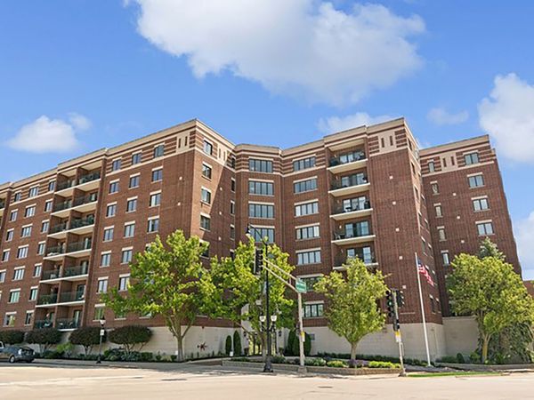 201 N Vail Avenue , Unit 207, Arlington Heights, IL 60004