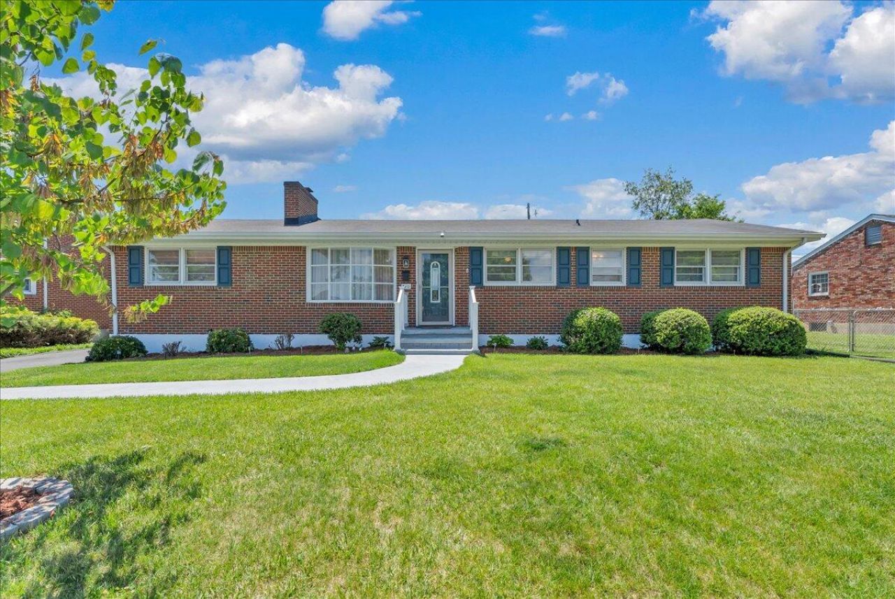 710 Anchor Dr, Roanoke, VA 24012 Main Photo
