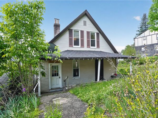 807 Maple Dr, White Oak, PA 15131