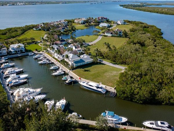 9180 Marsh Island Drive, Vero Beach, FL 32963