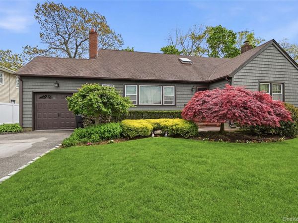 41 Lane Street , Lindenhurst, NY 11757