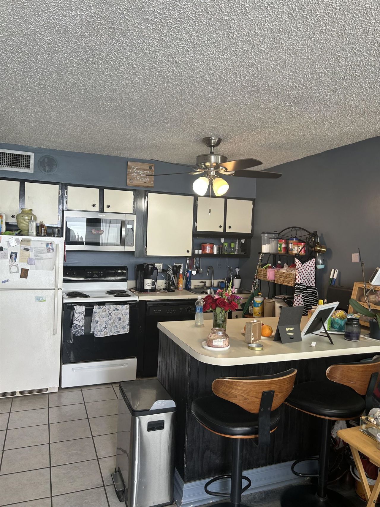 1210 N Waccamaw Dr. Photo 4