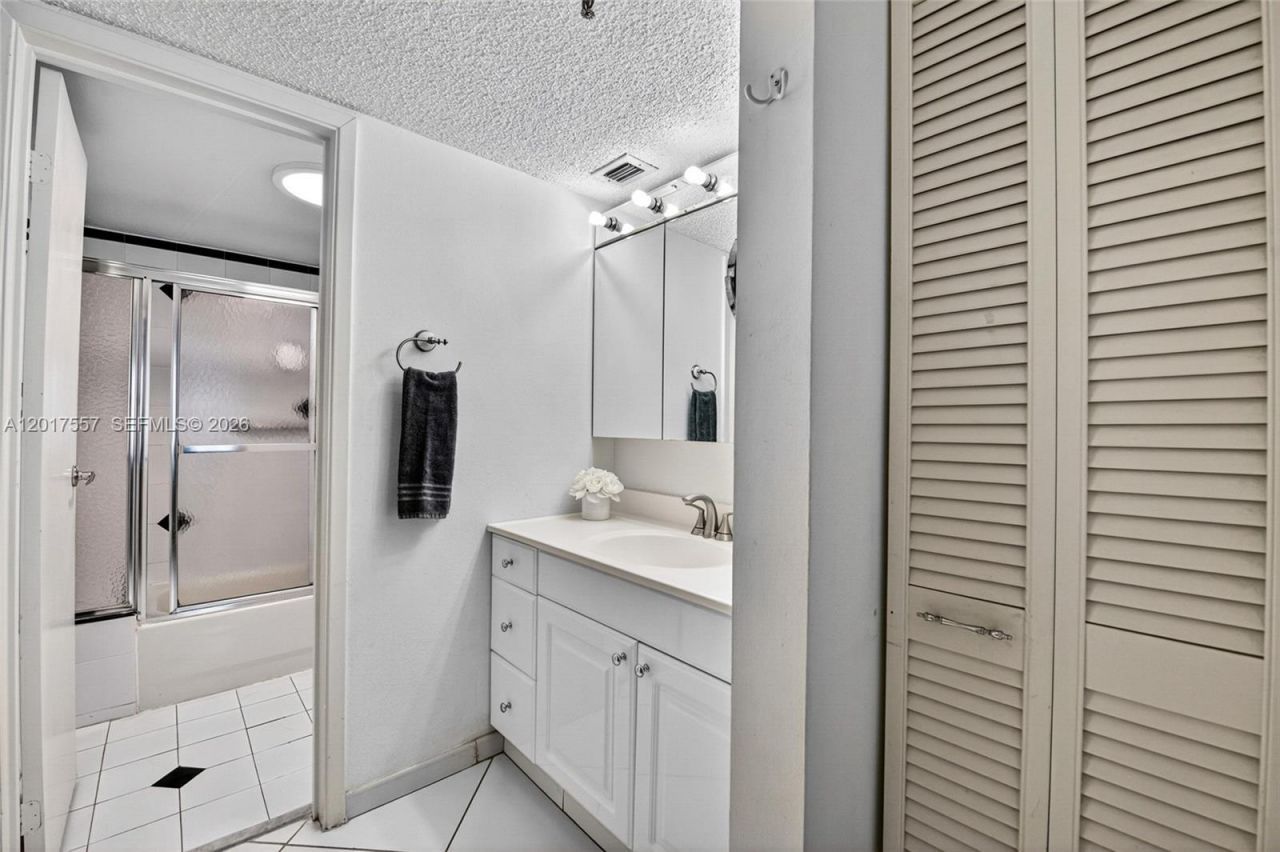 2401 Collins Ave, Unit 1107, Miami Beach, FL 33140 Photo