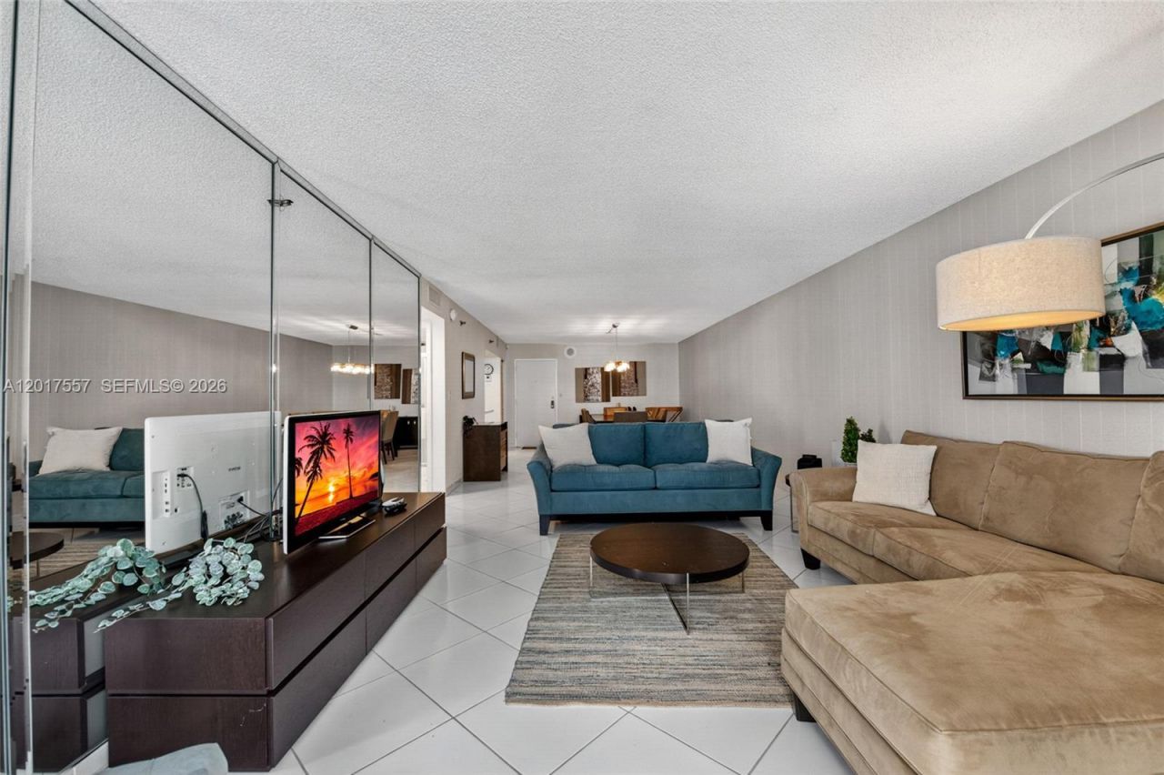 2401 Collins Ave, Unit 1107, Miami Beach, FL 33140 Photo