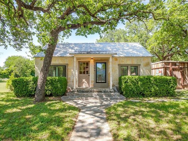 606 E Moore Street, Granbury, TX 76048