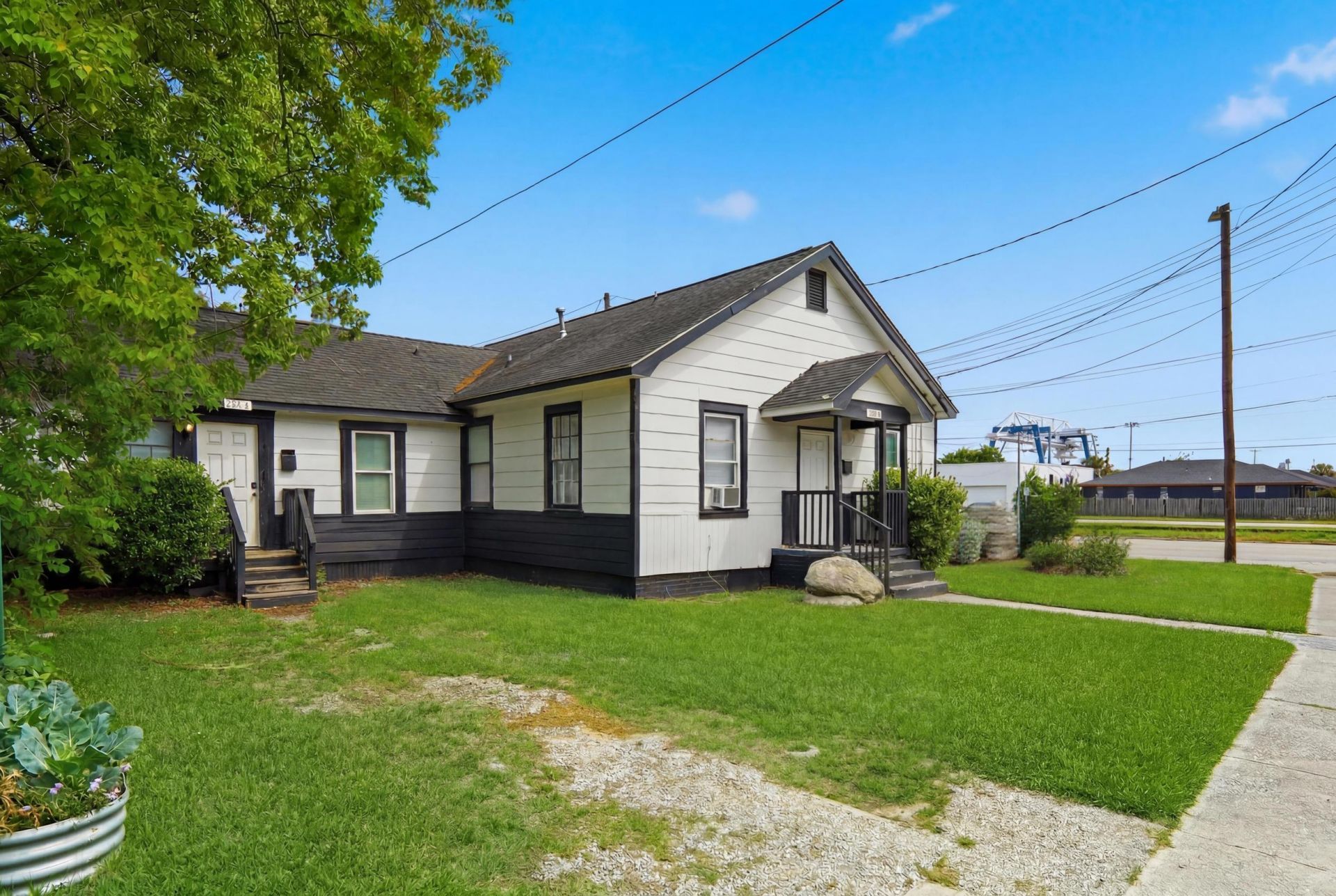 1902 Iris Street Photo 16
