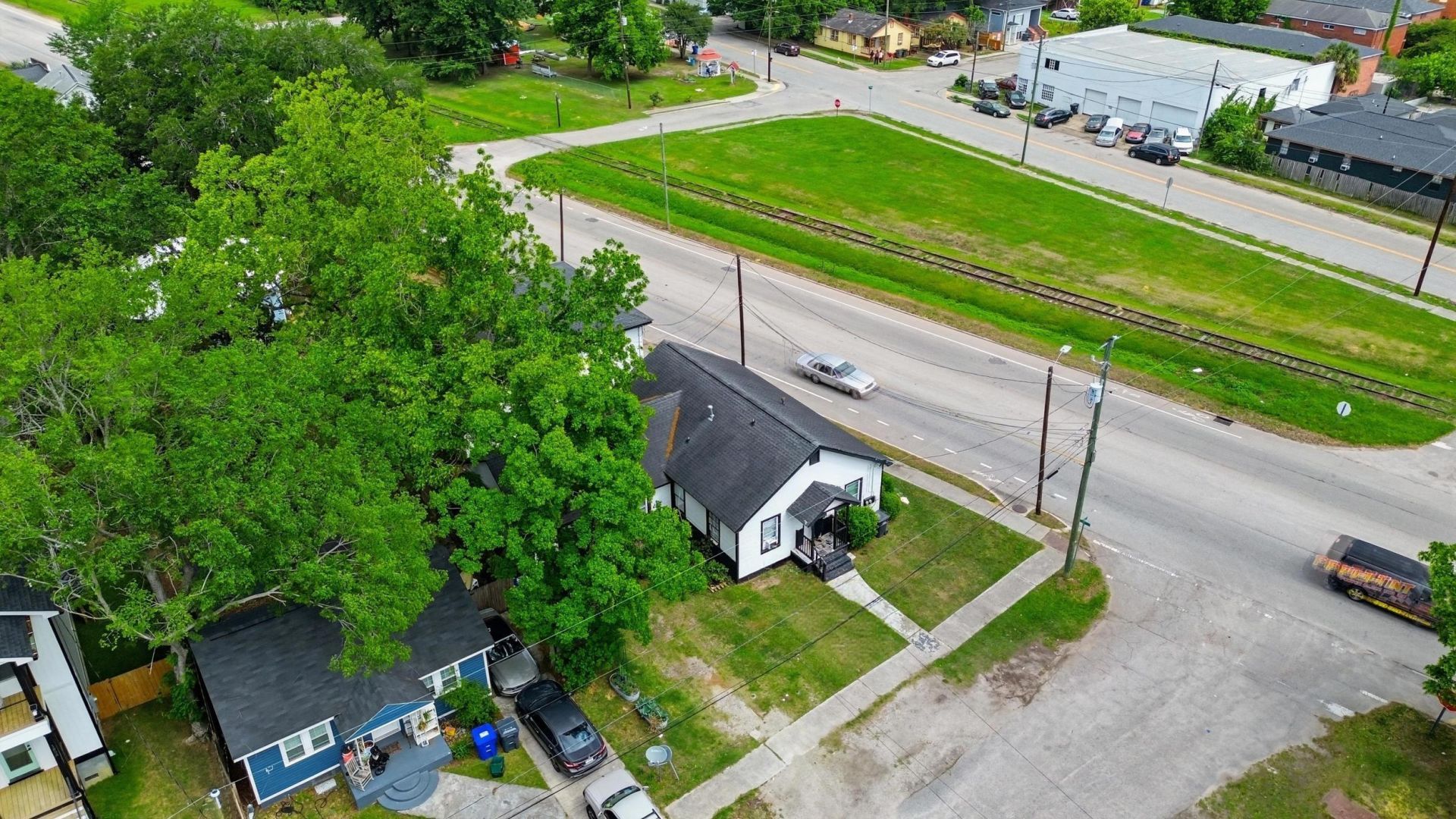 1902 Iris Street Photo 22