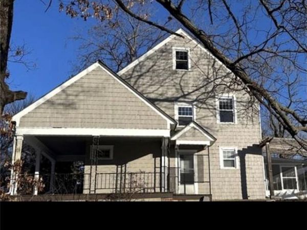 2902 Sacramento Street, St Joseph, MO 64507