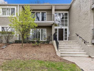 1113 N OLD WOODWARD Avenue, Birmingham, MI 48009