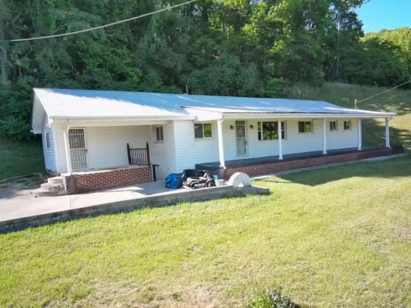 415 Stockpen Mountain RD , Narrows, VA 24124