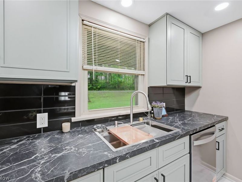 5452 W Webb Road, Youngstown, OH 44515 Photo 6