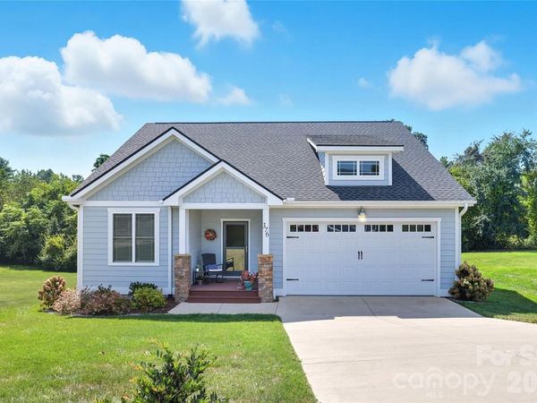 376 Windy Acres Knoll Drive, Unit 17, Hendersonville, NC 28792