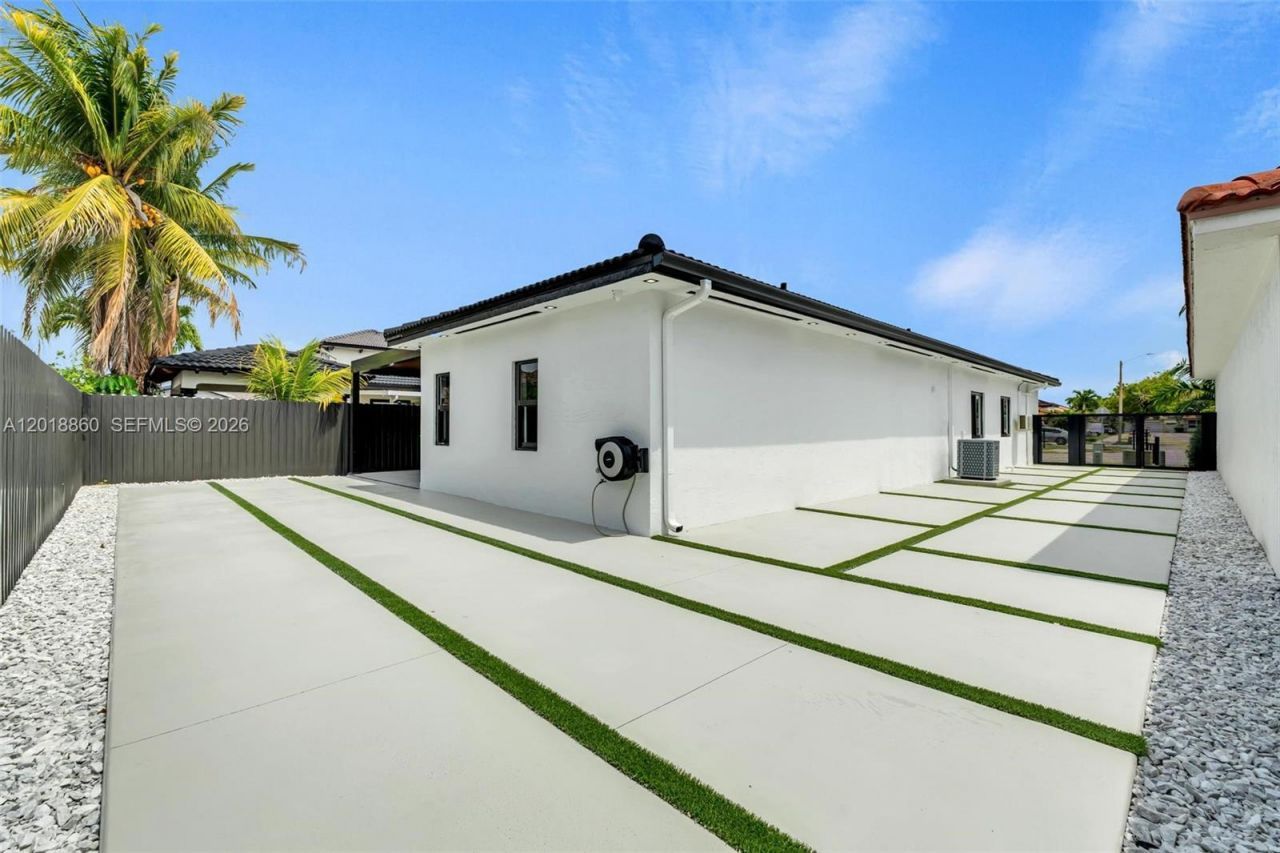 8865 NW 148th Ter , Miami Lakes, FL 33018 Photo