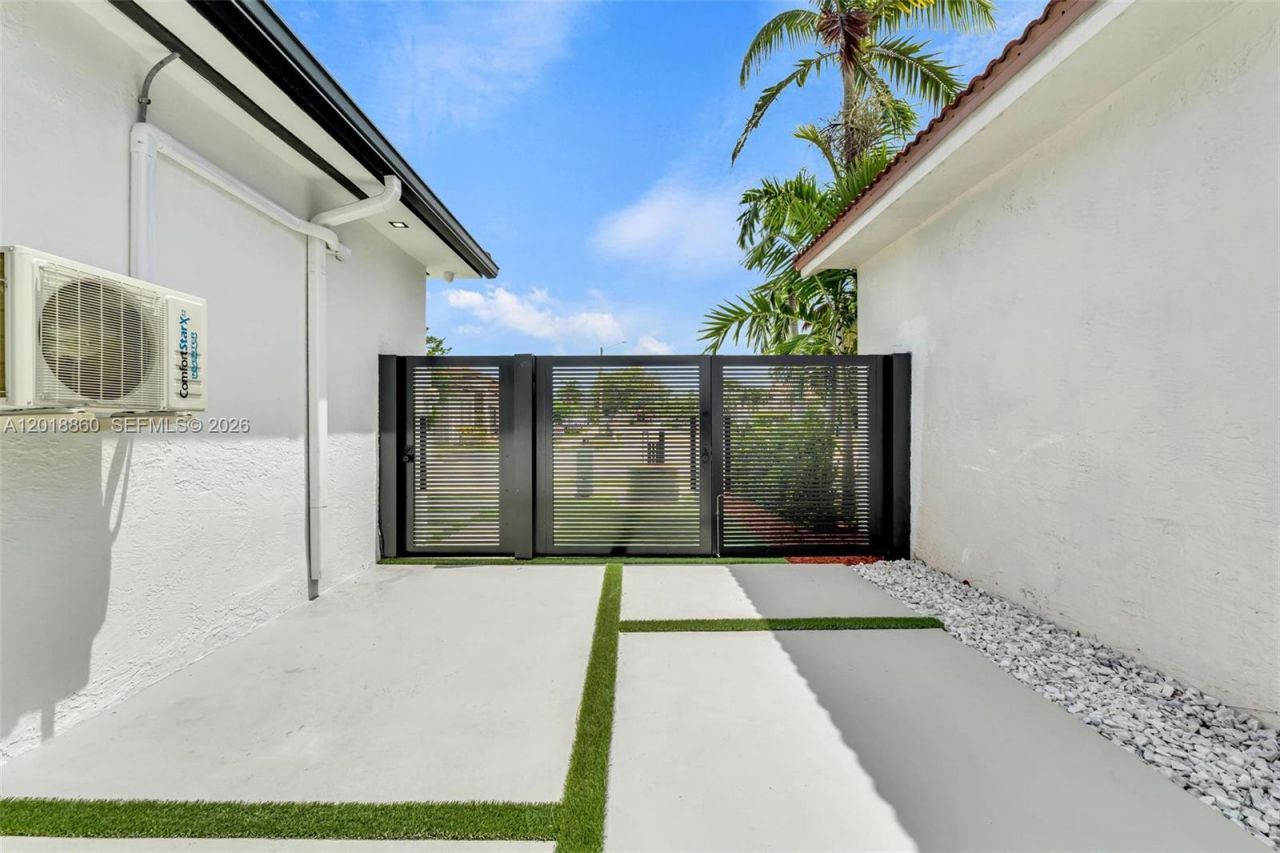 8865 NW 148th Ter , Miami Lakes, FL 33018 Photo