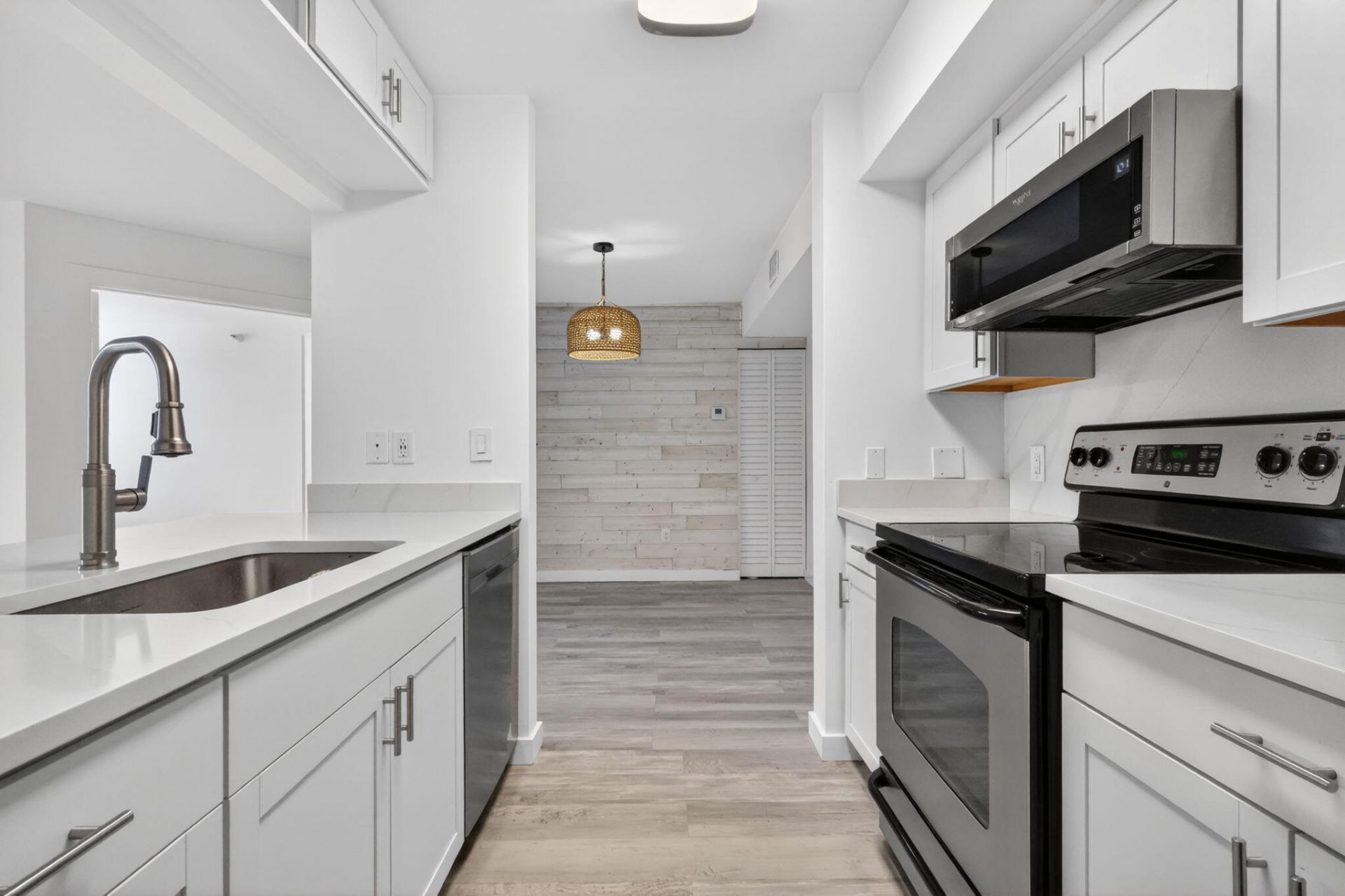 103 Yacht Club Way, Unit 205, Hypoluxo, FL 33462 Photo