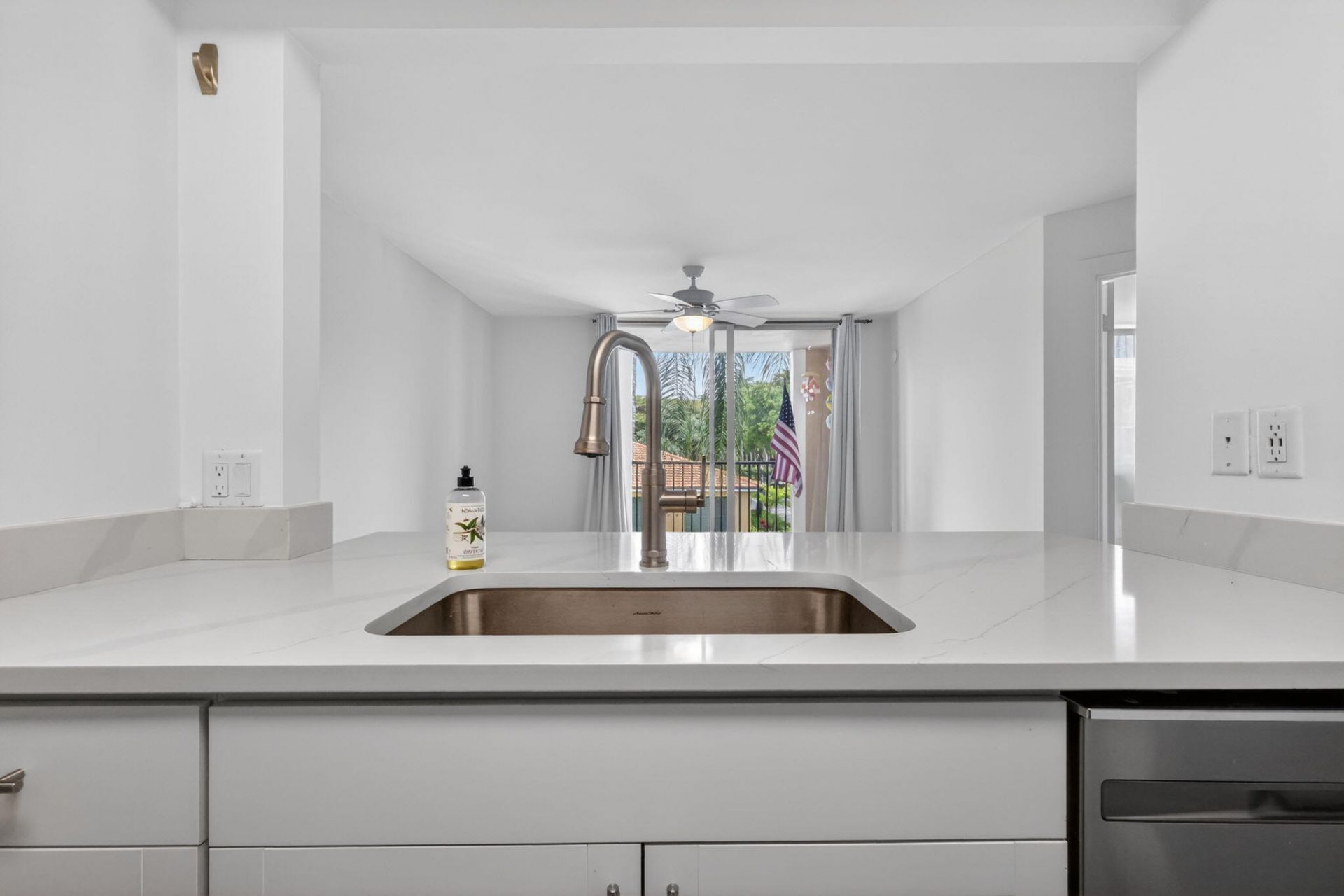 103 Yacht Club Way, Unit 205, Hypoluxo, FL 33462 Photo