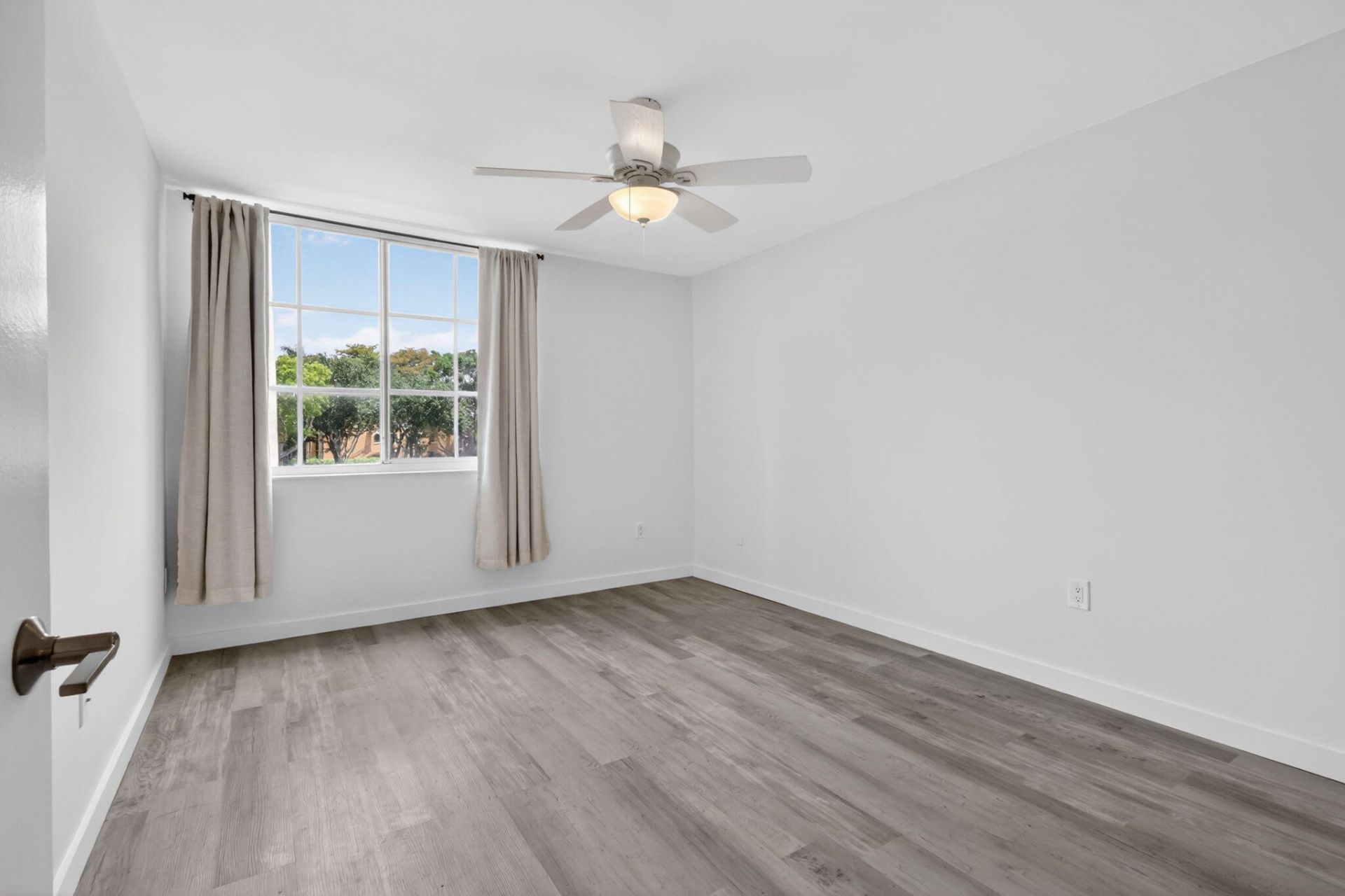 103 Yacht Club Way, Unit 205, Hypoluxo, FL 33462 Photo