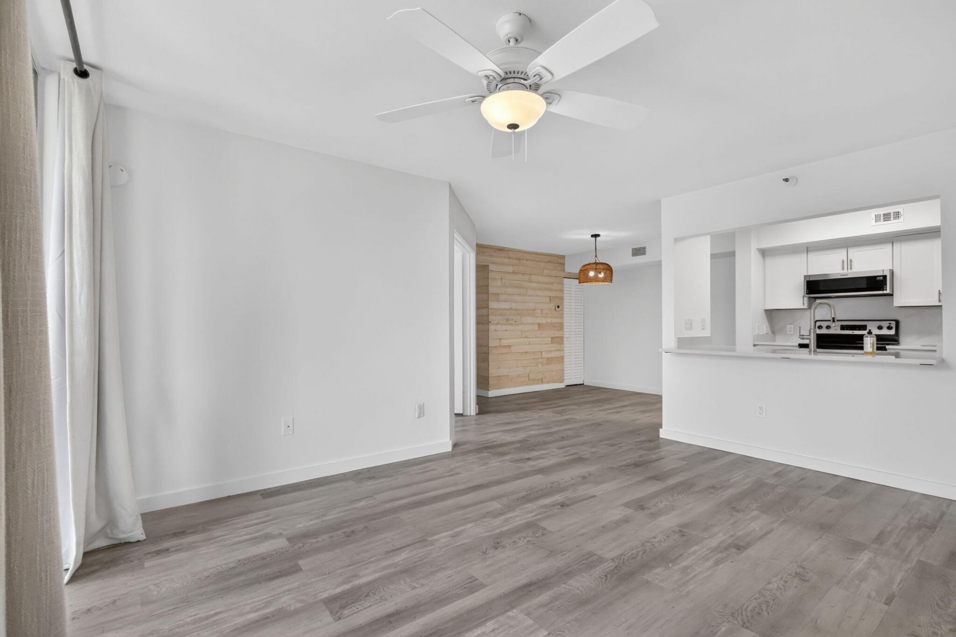 103 Yacht Club Way, Unit 205, Hypoluxo, FL 33462 Photo