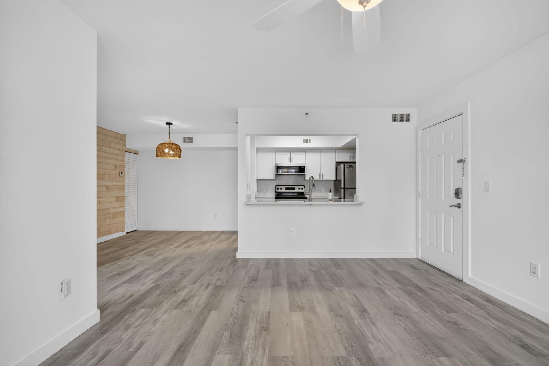 103 Yacht Club Way, Unit 205, Hypoluxo, FL 33462 Photo