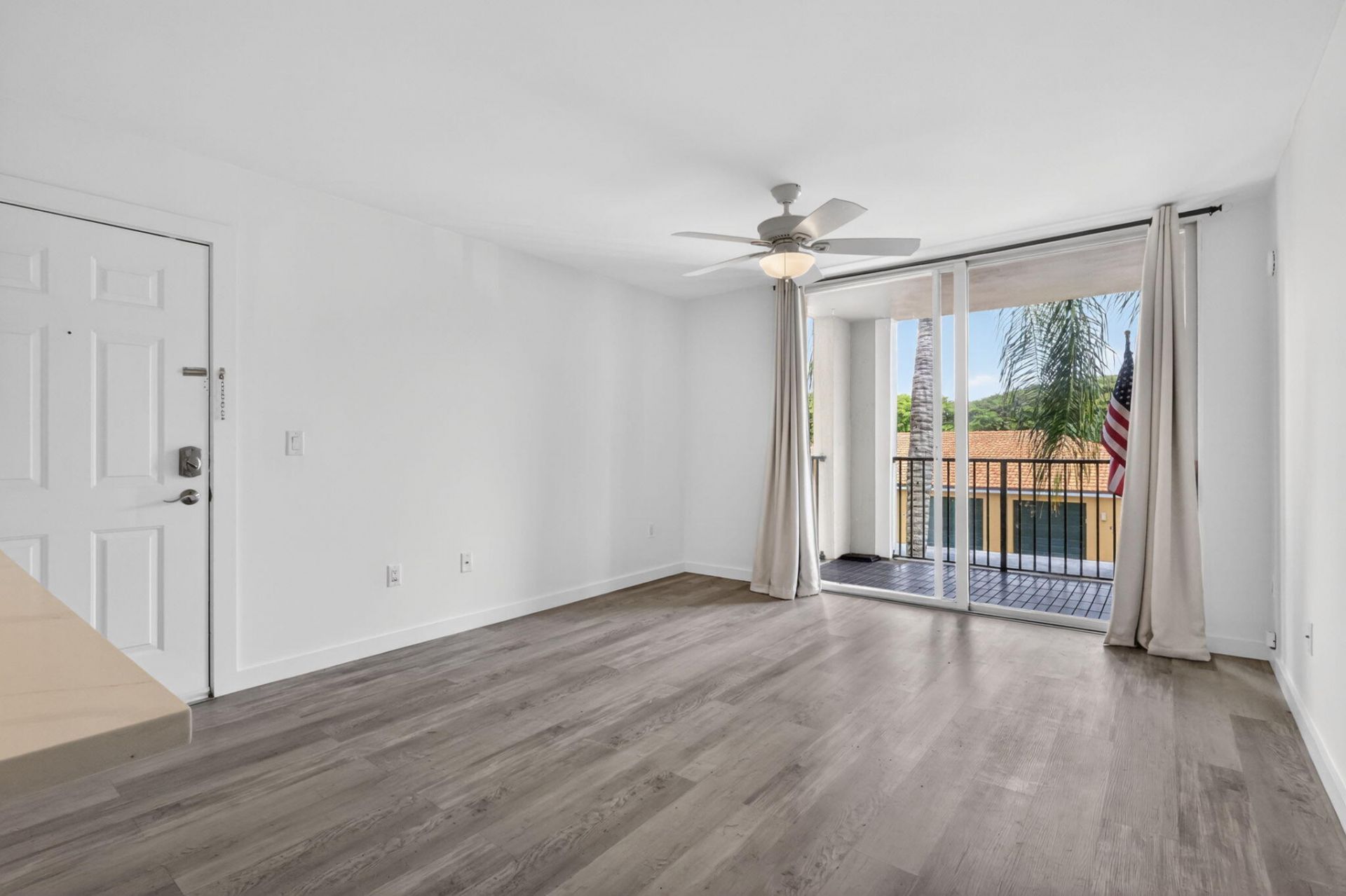 103 Yacht Club Way, Unit 205, Hypoluxo, FL 33462 Photo