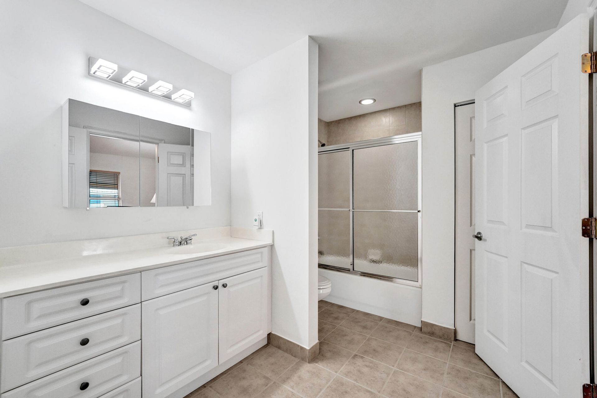 1743 NE 4th Avenue, Unit F4, Fort Lauderdale, FL 33305 Photo