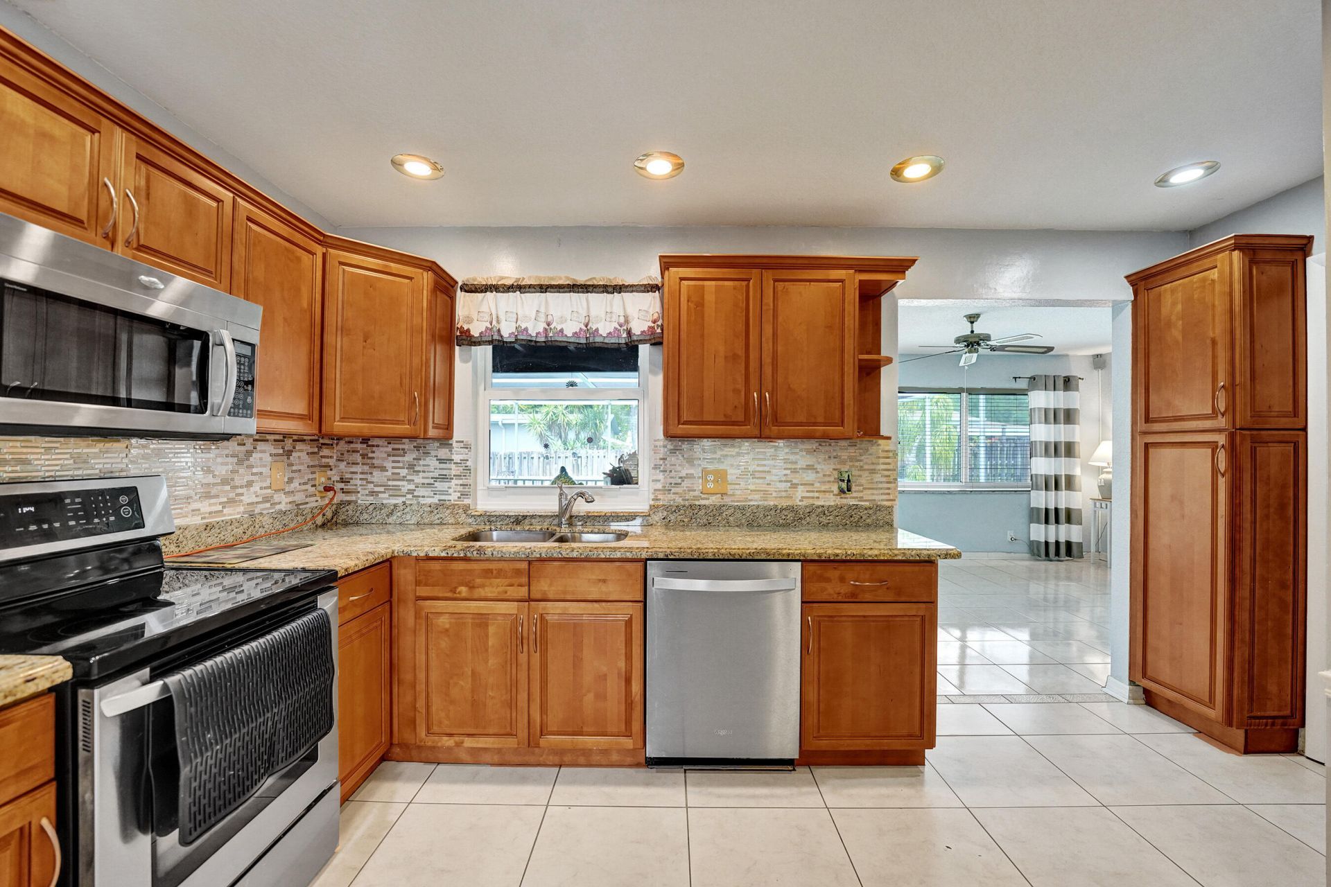 1710 NW 111th Terrace, Pembroke Pines, FL 33026 Photo