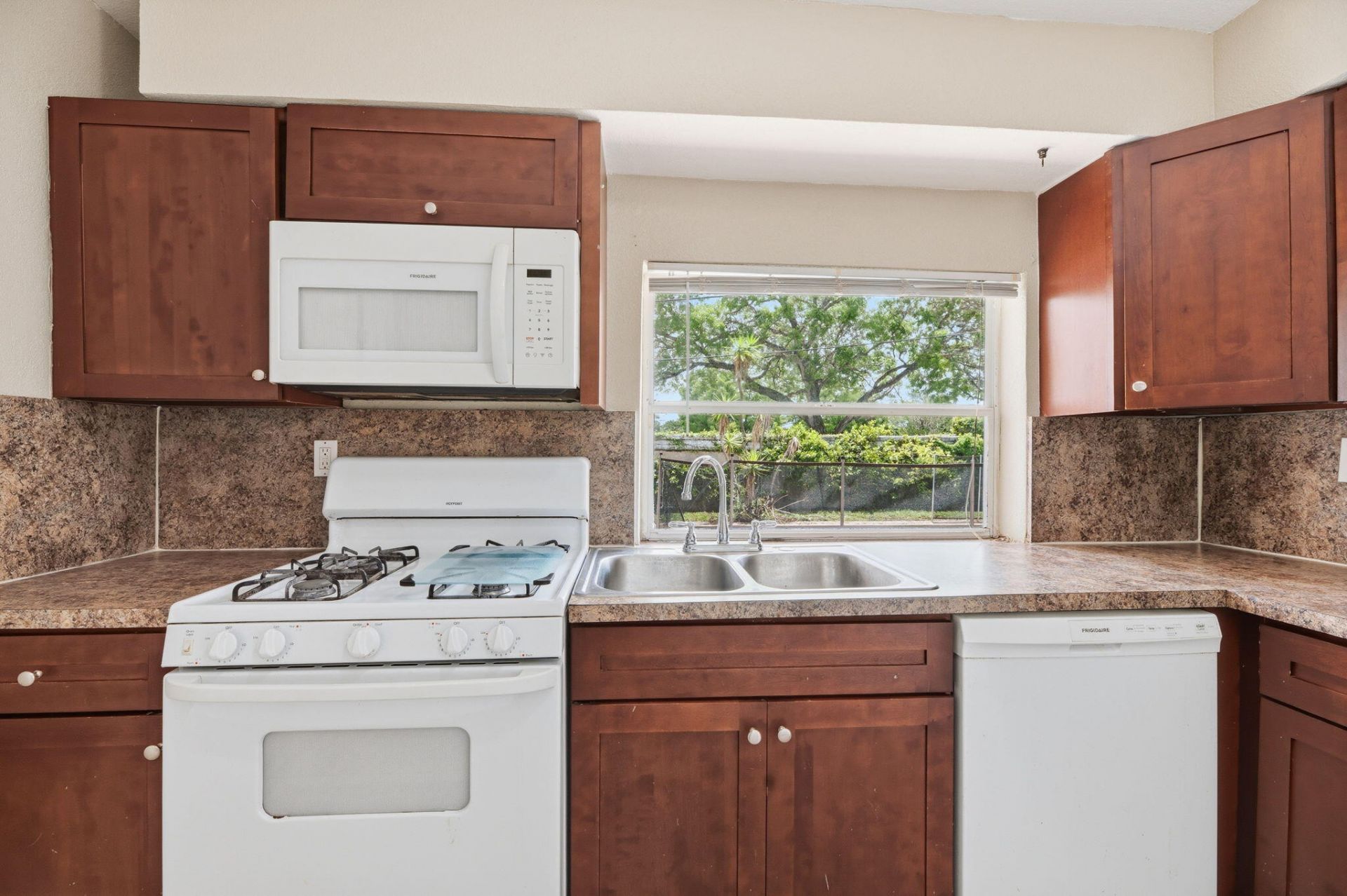 2420 NW 89th Avenue, Sunrise, FL 33322 Photo