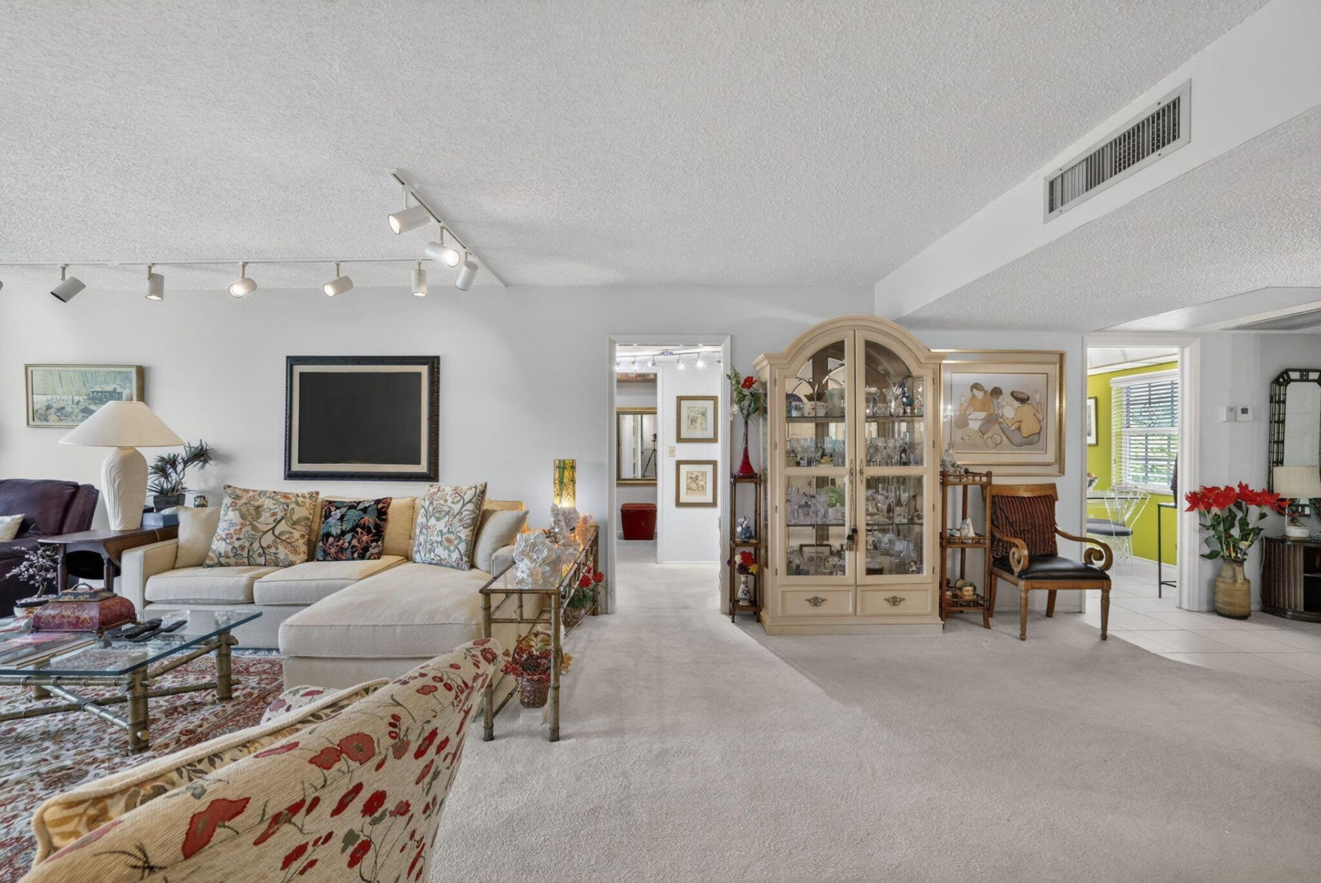 3900 Oaks Clubhouse Drive, Unit 410, Pompano Beach, FL 33069 Photo