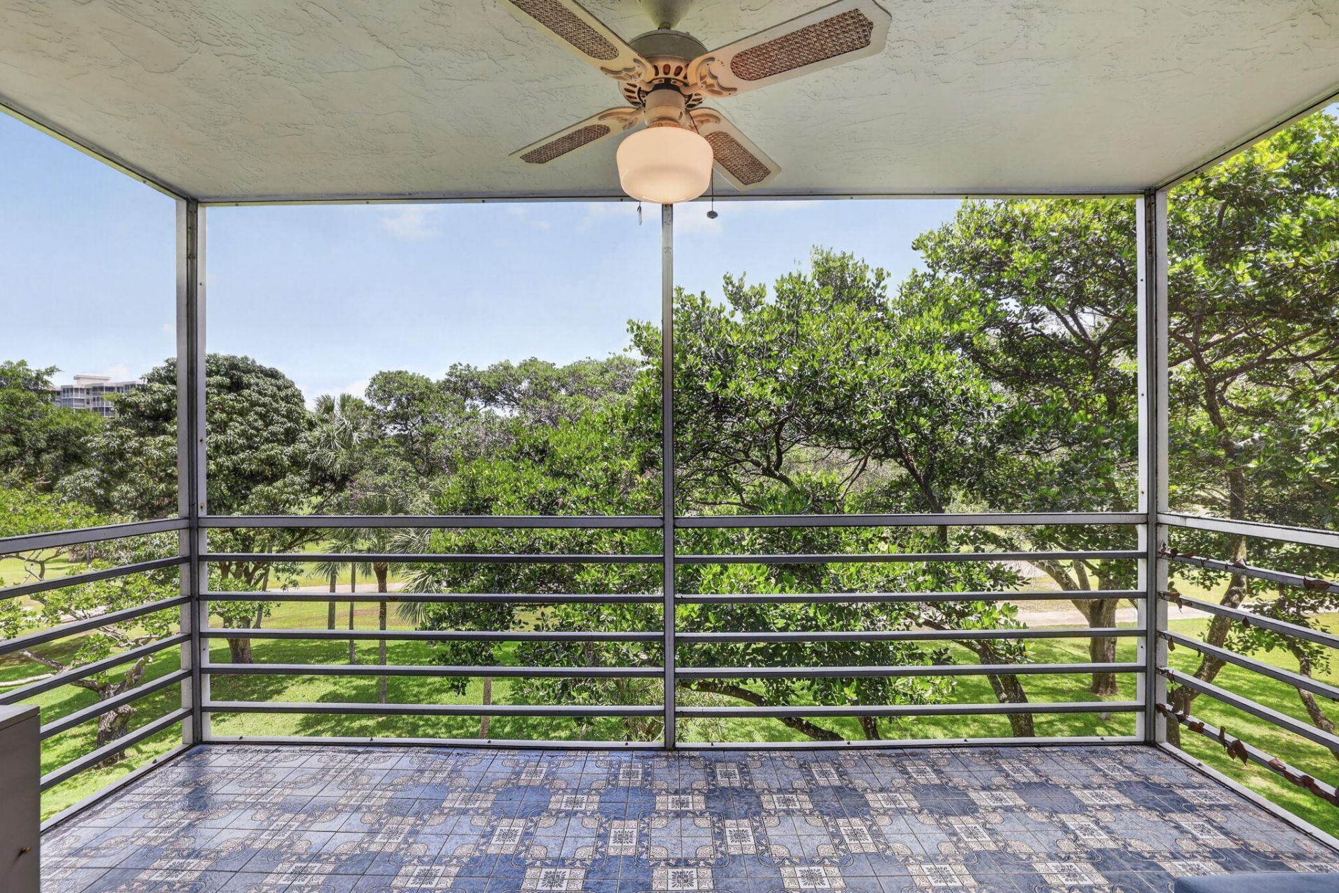 3900 Oaks Clubhouse Drive, Unit 410, Pompano Beach, FL 33069 Photo