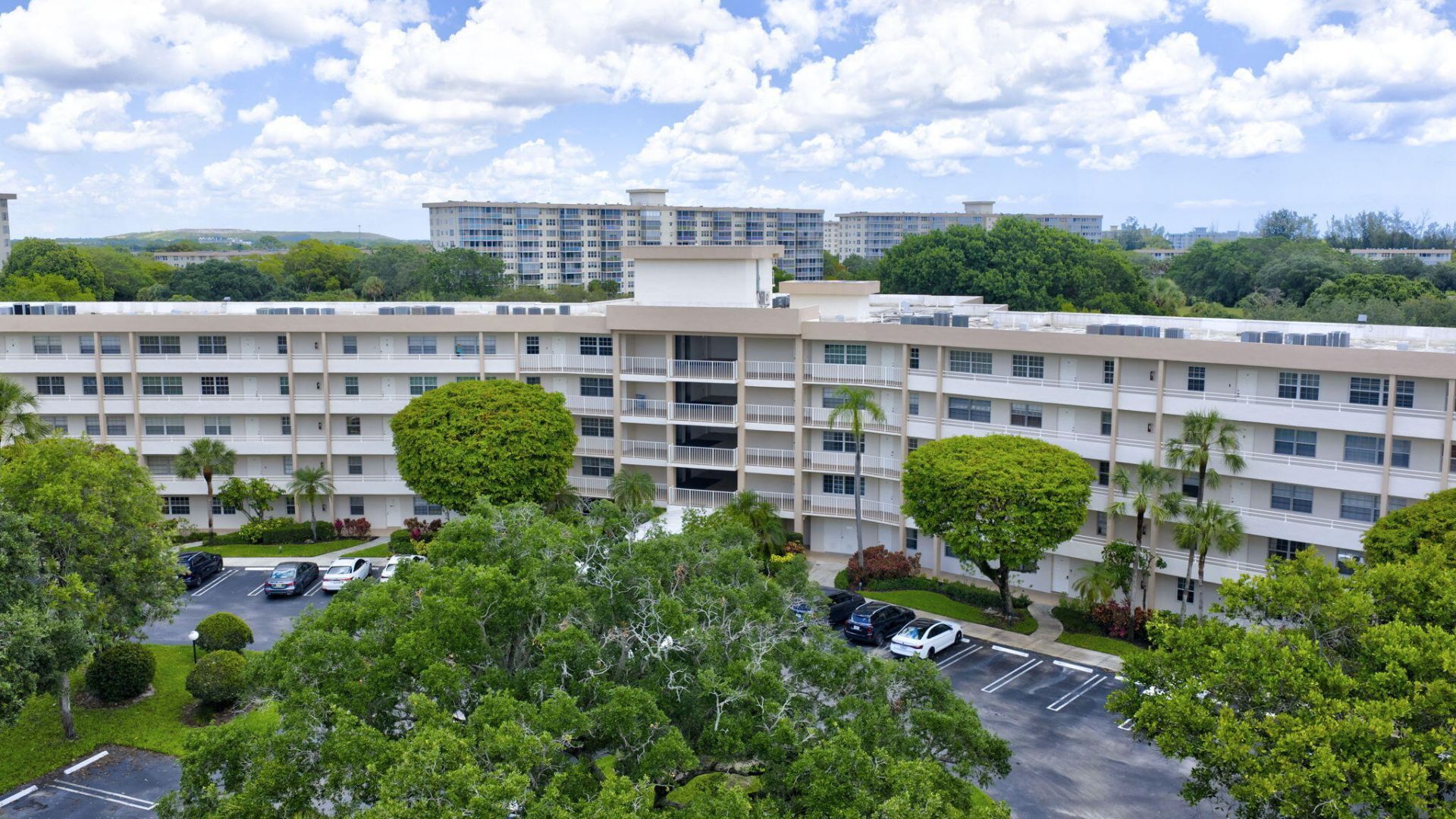 3900 Oaks Clubhouse Drive, Unit 410, Pompano Beach, FL 33069 Photo