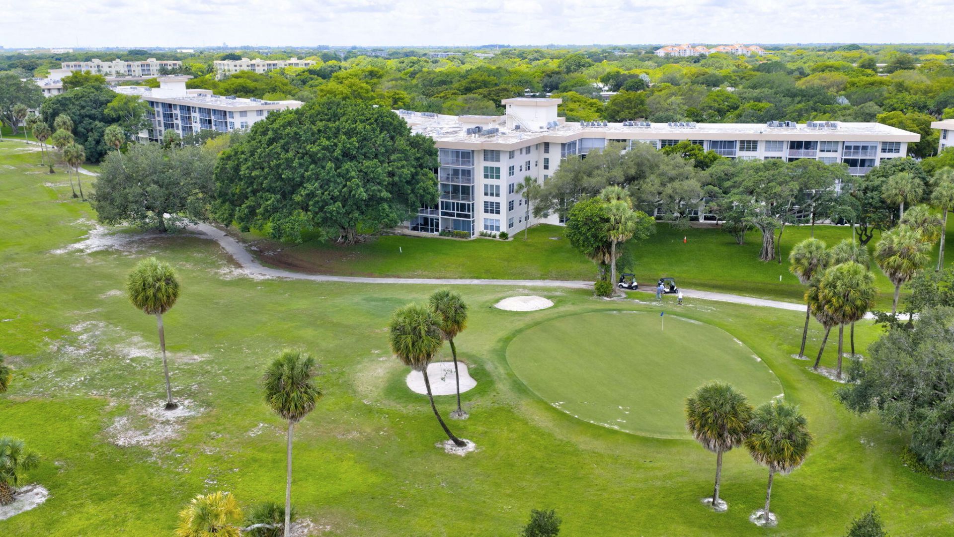 3900 Oaks Clubhouse Drive, Unit 410, Pompano Beach, FL 33069 Photo