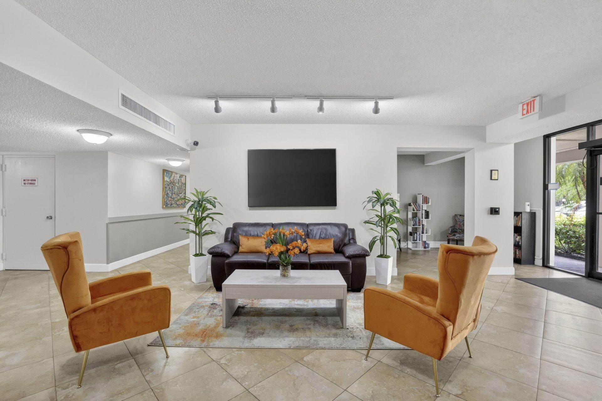 3900 Oaks Clubhouse Drive, Unit 410, Pompano Beach, FL 33069 Photo