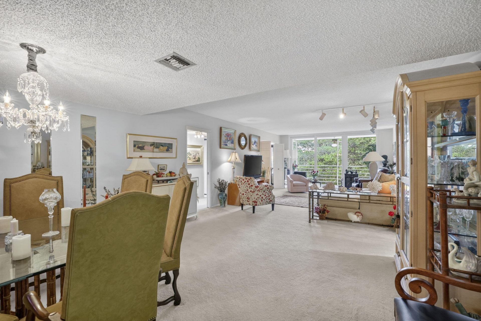 3900 Oaks Clubhouse Drive, Unit 410, Pompano Beach, FL 33069 Photo