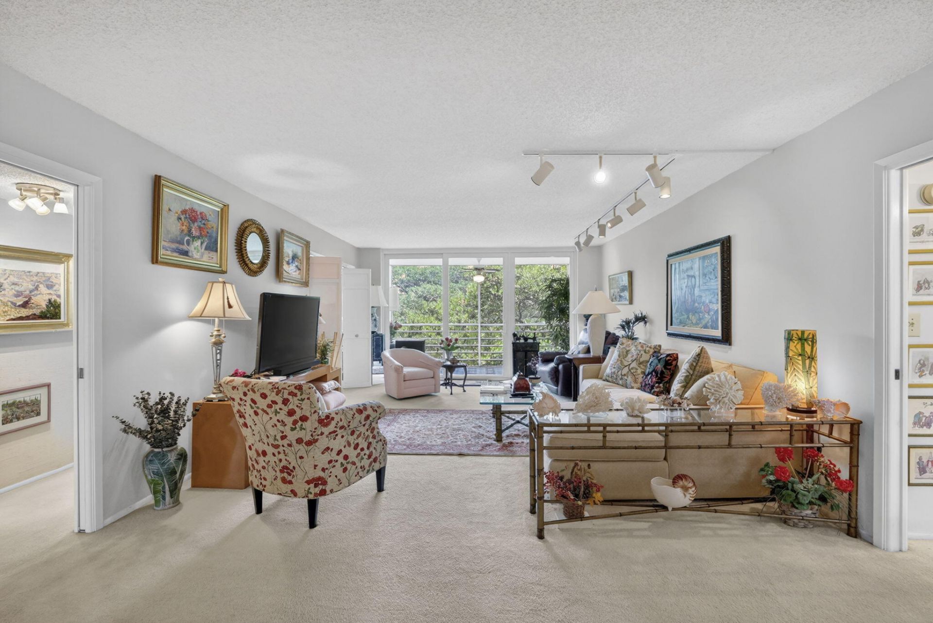 3900 Oaks Clubhouse Drive, Unit 410, Pompano Beach, FL 33069 Photo