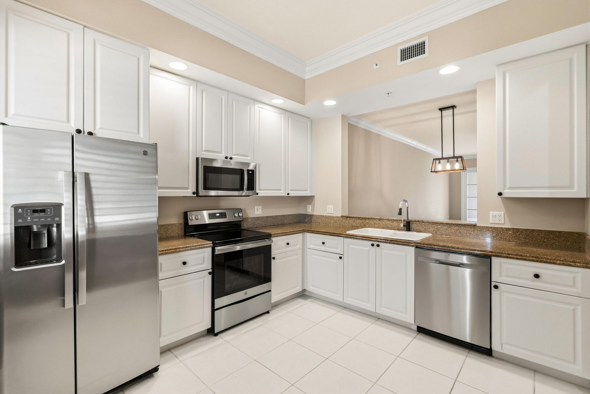 24 W Harbour Isle Dr Drive E, Unit 106, Fort Pierce, FL 34949 Photo