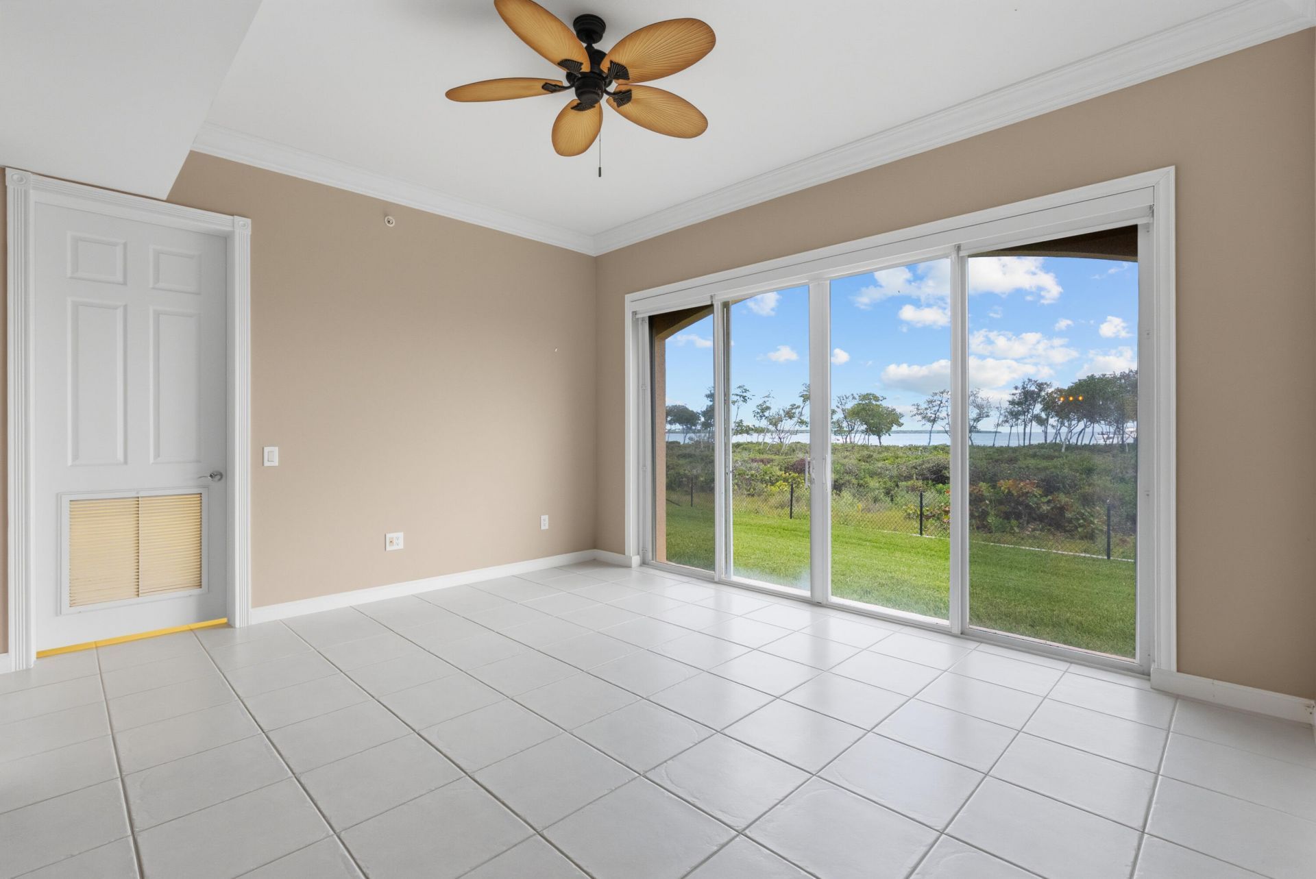 24 W Harbour Isle Dr Drive E, Unit 106, Fort Pierce, FL 34949 Photo