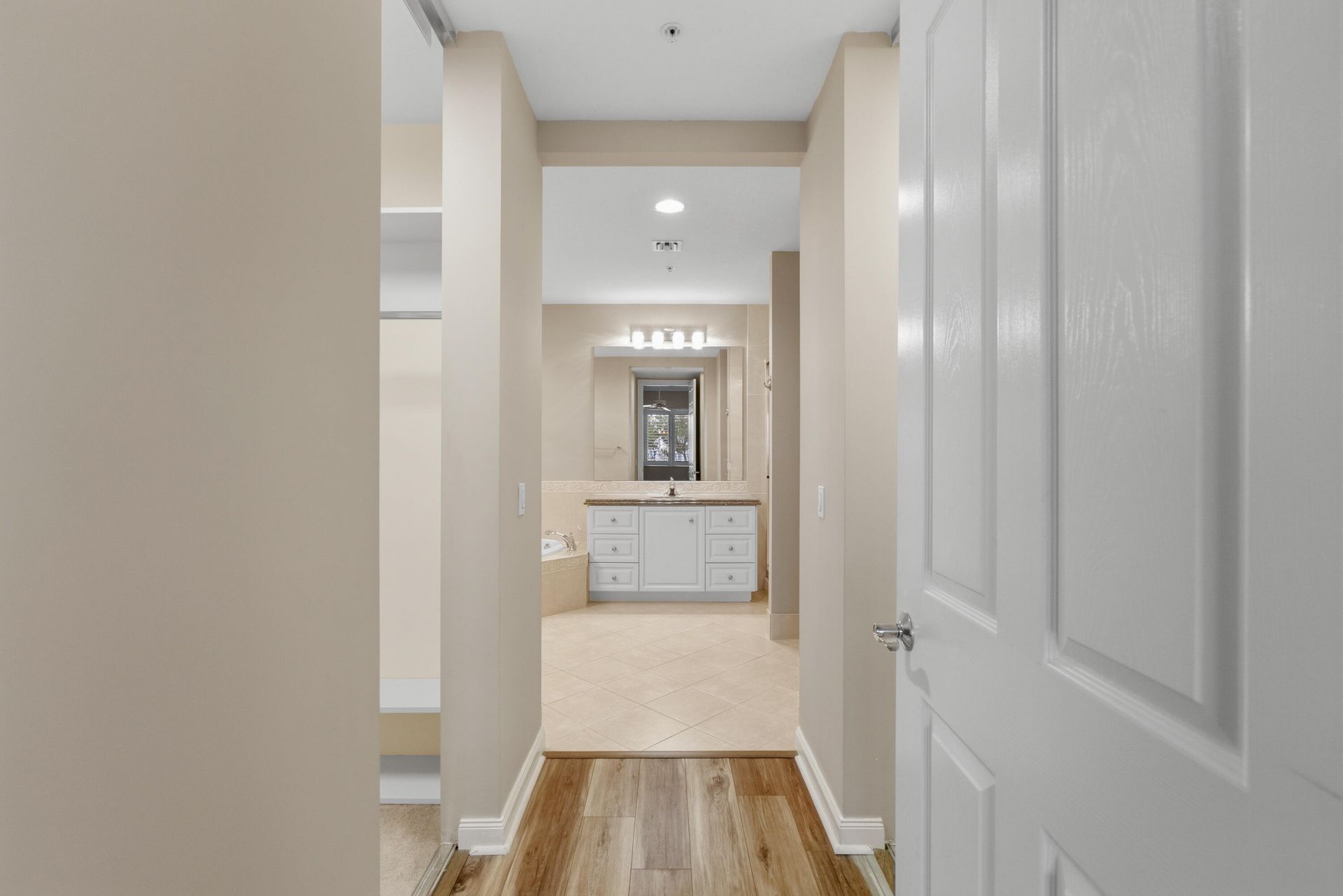 24 W Harbour Isle Dr Drive E, Unit 106, Fort Pierce, FL 34949 Photo