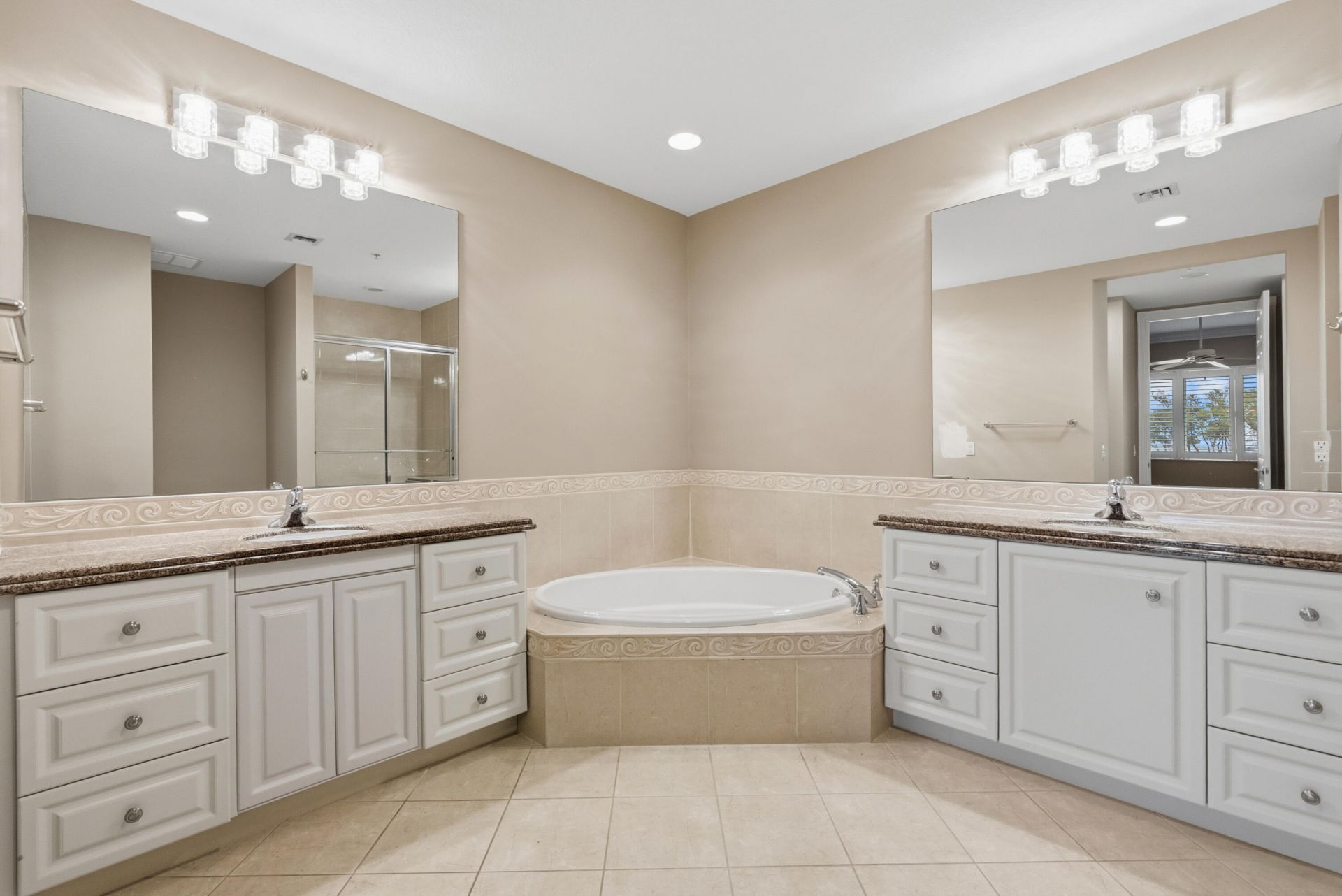 24 W Harbour Isle Dr Drive E, Unit 106, Fort Pierce, FL 34949 Photo
