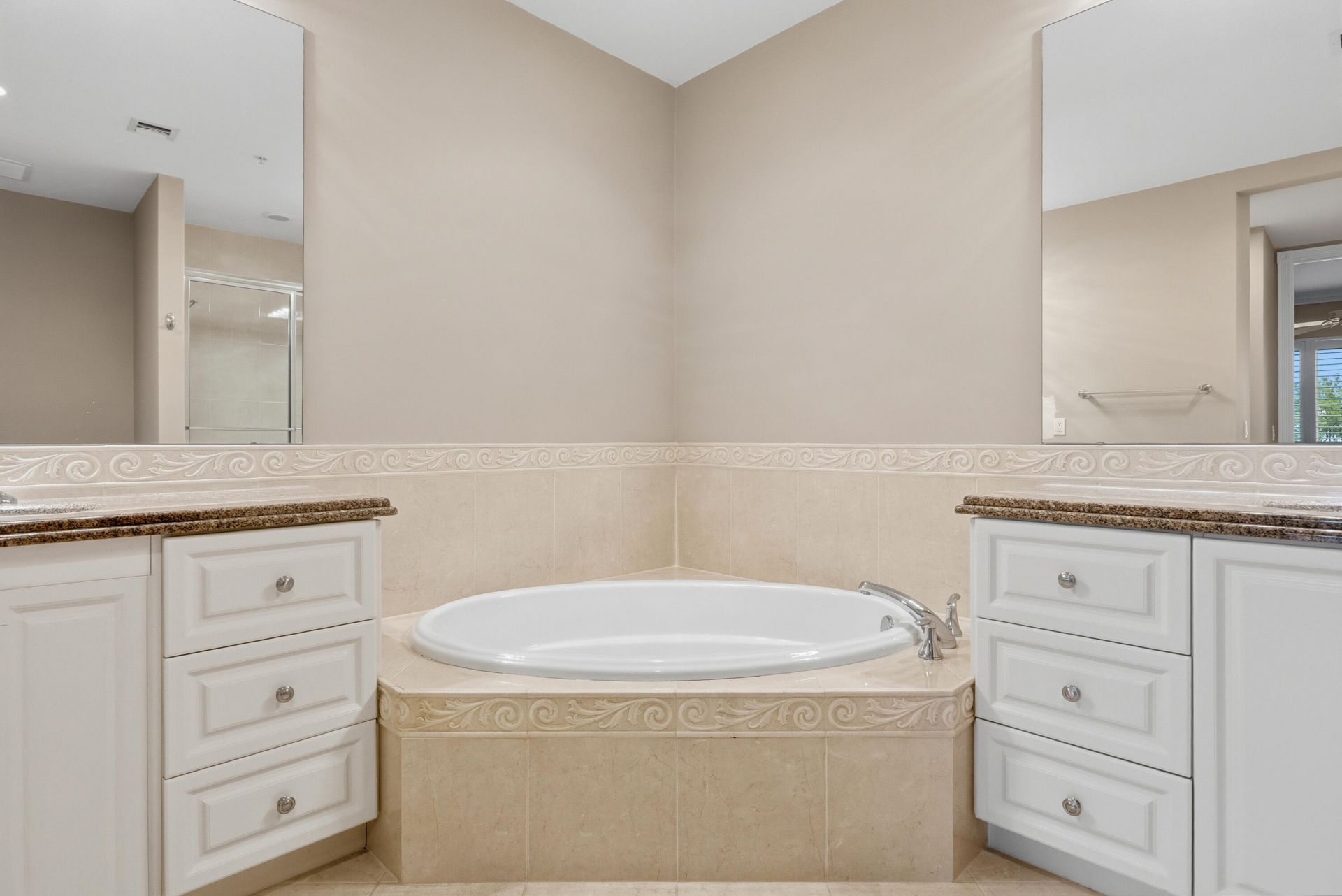 24 W Harbour Isle Dr Drive E, Unit 106, Fort Pierce, FL 34949 Photo