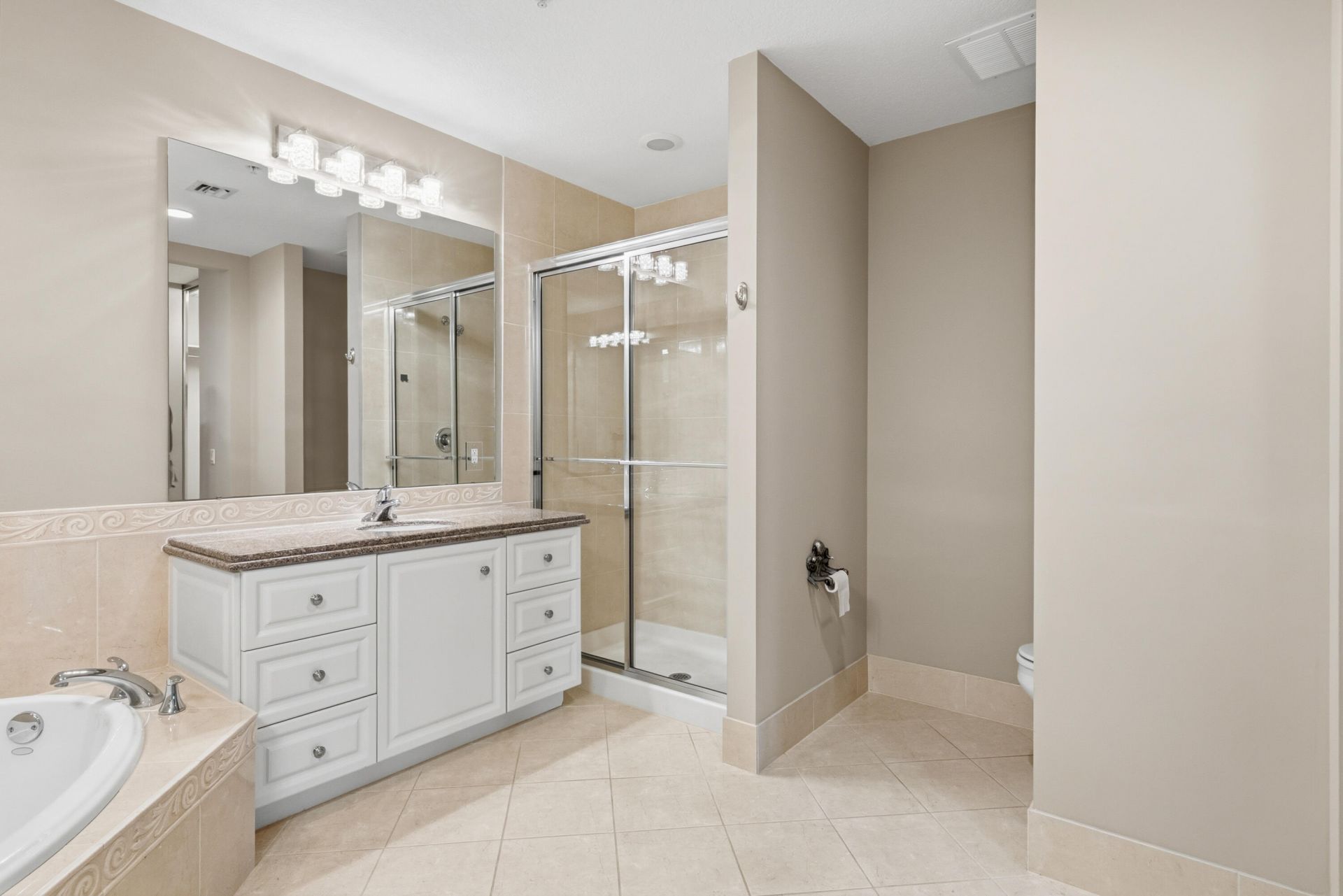 24 W Harbour Isle Dr Drive E, Unit 106, Fort Pierce, FL 34949 Photo