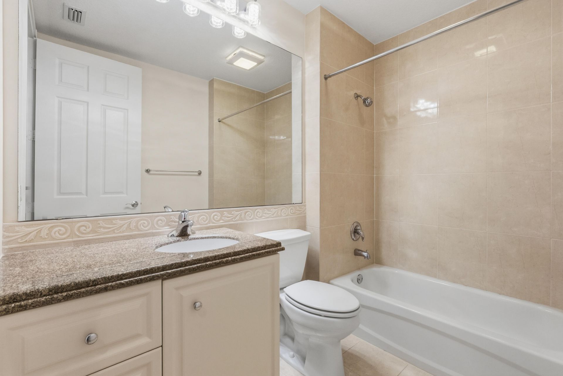 24 W Harbour Isle Dr Drive E, Unit 106, Fort Pierce, FL 34949 Photo