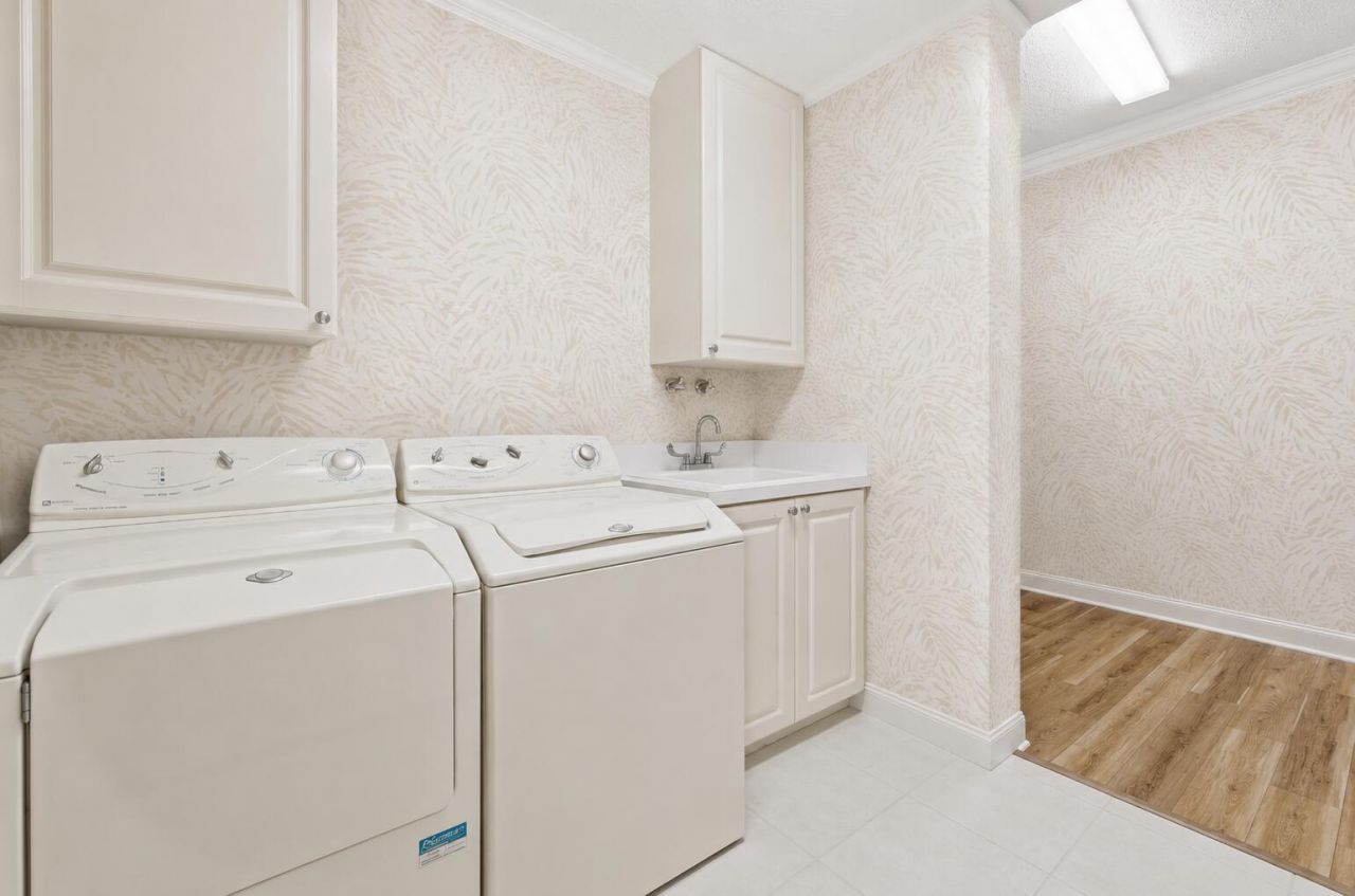 24 Harbour Isle Drive W, Unit 106, Fort Pierce, FL 34949 Photo