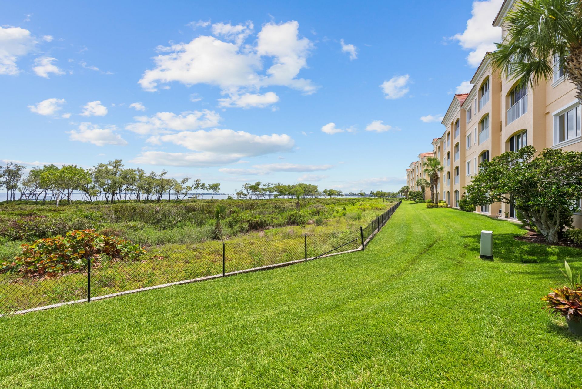 24 W Harbour Isle Dr Drive E, Unit 106, Fort Pierce, FL 34949 Photo