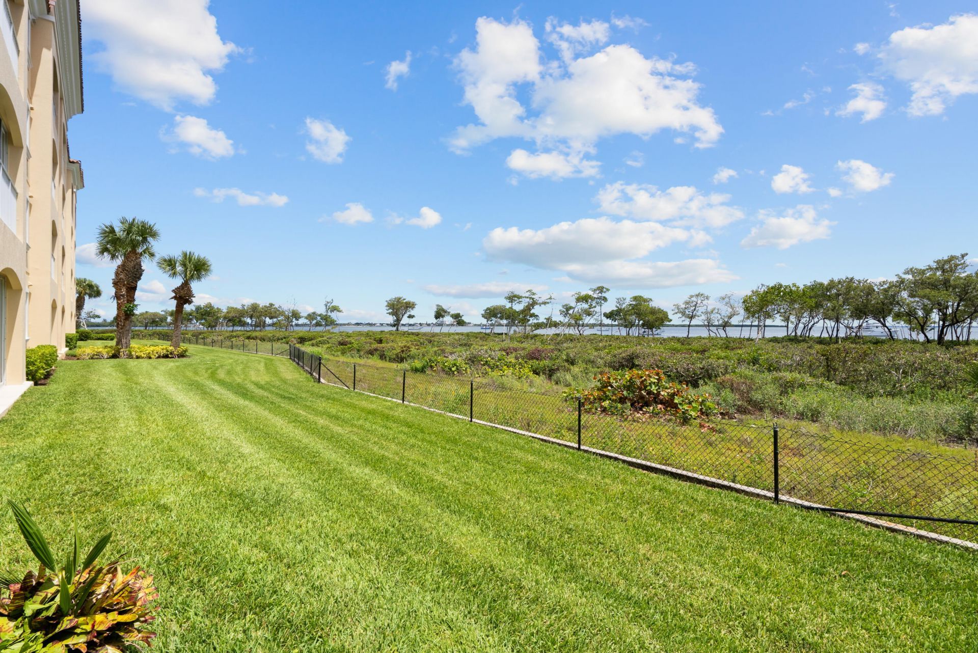 24 W Harbour Isle Dr Drive E, Unit 106, Fort Pierce, FL 34949 Photo