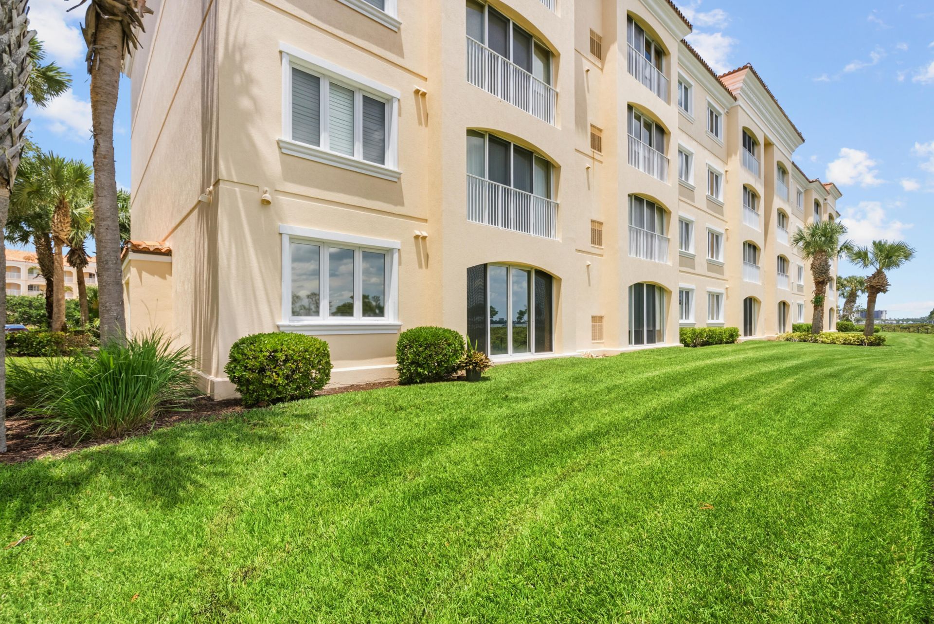 24 W Harbour Isle Dr Drive E, Unit 106, Fort Pierce, FL 34949 Photo