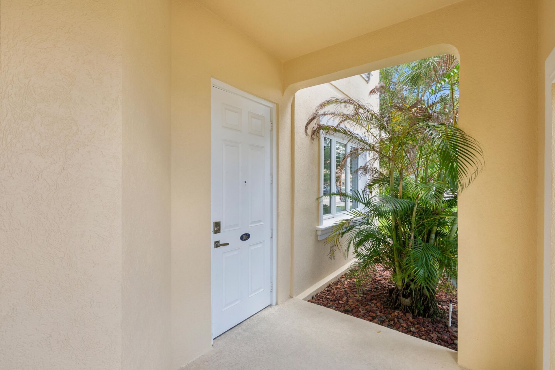 24 W Harbour Isle Dr Drive E, Unit 106, Fort Pierce, FL 34949 Photo