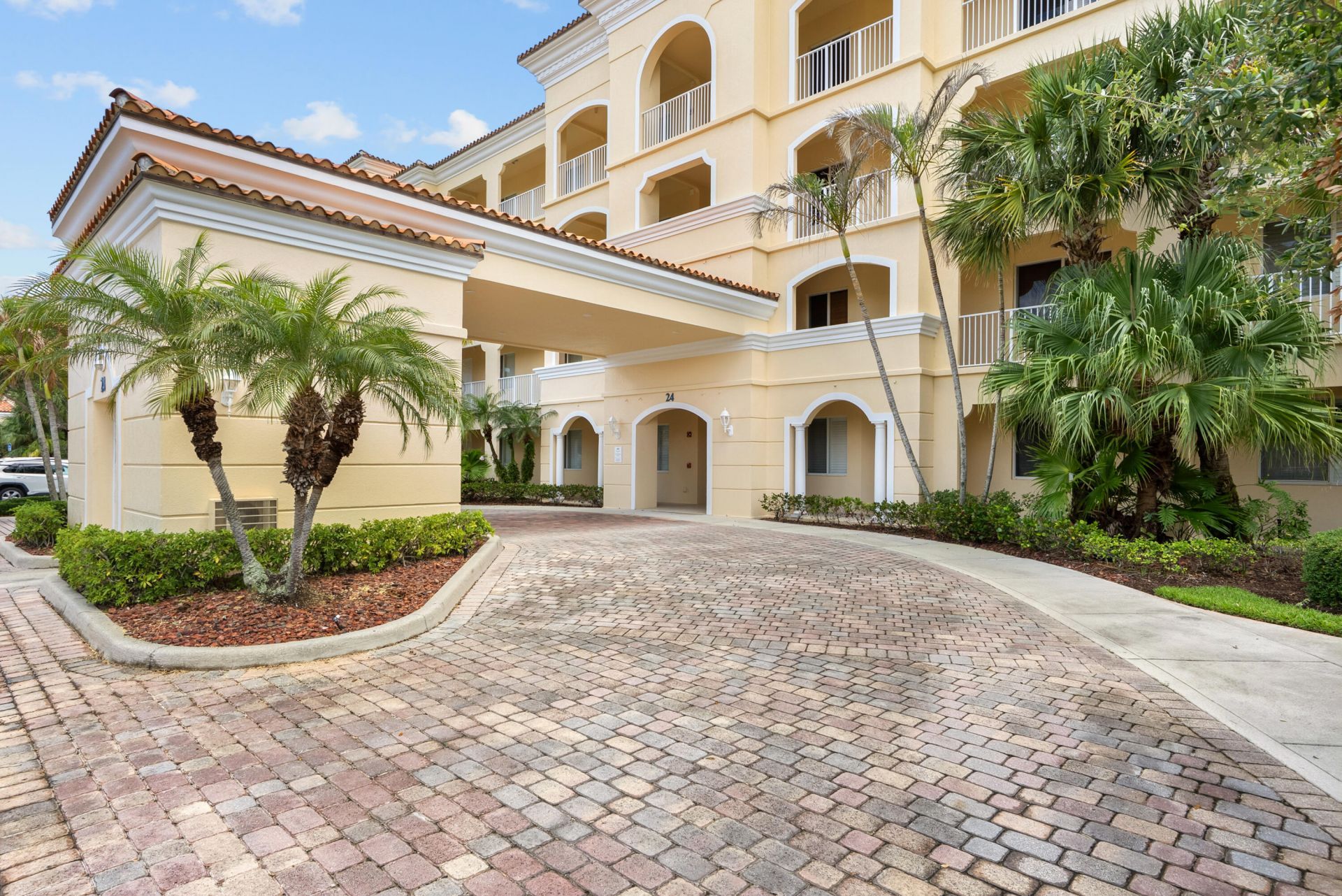 24 W Harbour Isle Dr Drive E, Unit 106, Fort Pierce, FL 34949 Photo