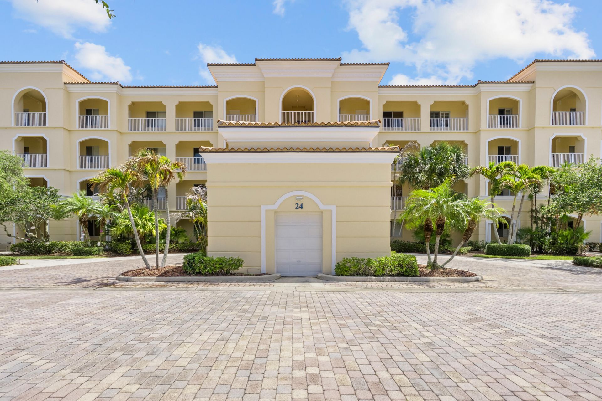 24 W Harbour Isle Dr Drive E, Unit 106, Fort Pierce, FL 34949 Photo