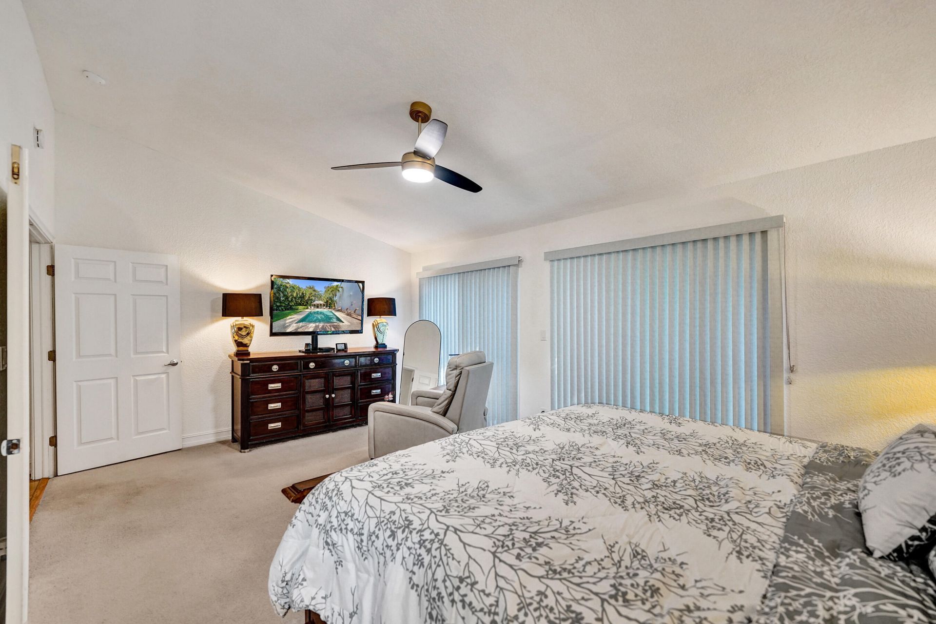 1743 NE 4th Avenue, Unit F4, Fort Lauderdale, FL 33305 Photo